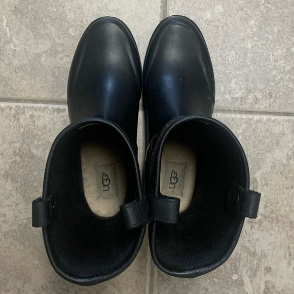 UGG Stephanson Black Tassel Rain Boot - Picture 4 of 11